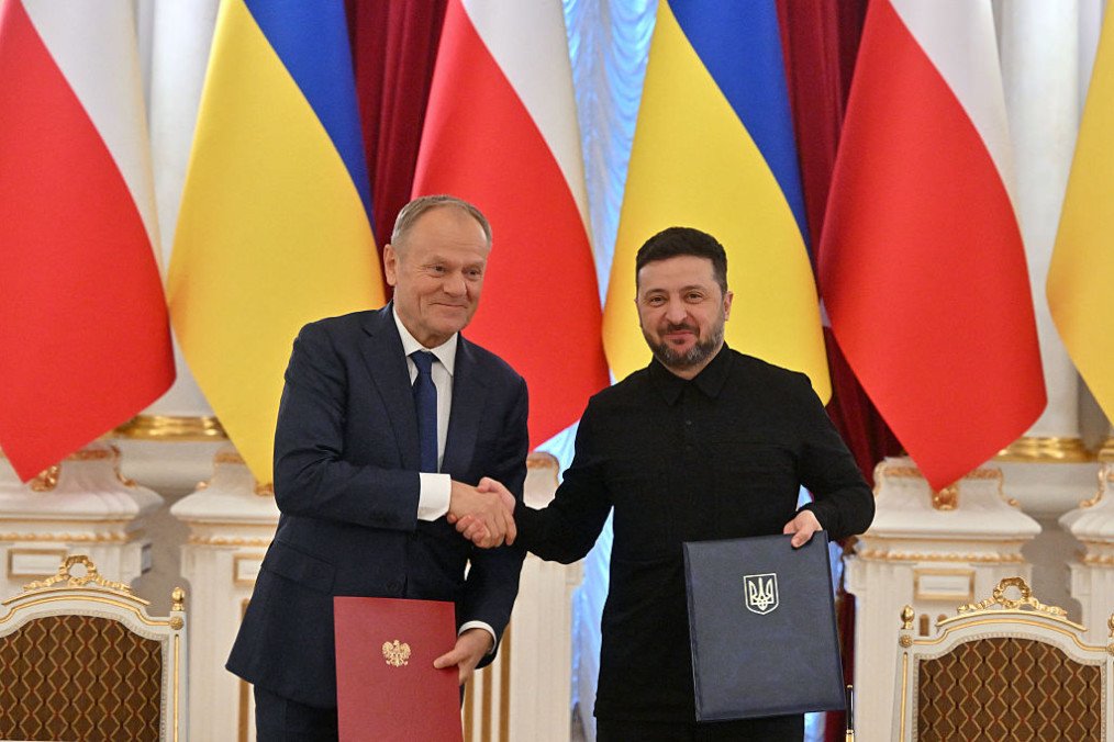 Ukrainian President Volodymyr Zelensky (R) and Poland’s Prime Minister Donald Tusk (shake hands after a document signing ceremony at the Mariinskyi Palace in Kyiv on February 5, 2026. (Source: Getty Images) Ukrainian President Volodymyr Zelensky (R) and Poland’s Prime Minister Donald Tusk (shake hands after a document signing ceremony at the Mariinskyi Palace in Kyiv on February 5, 2026. (Source: Getty Images)