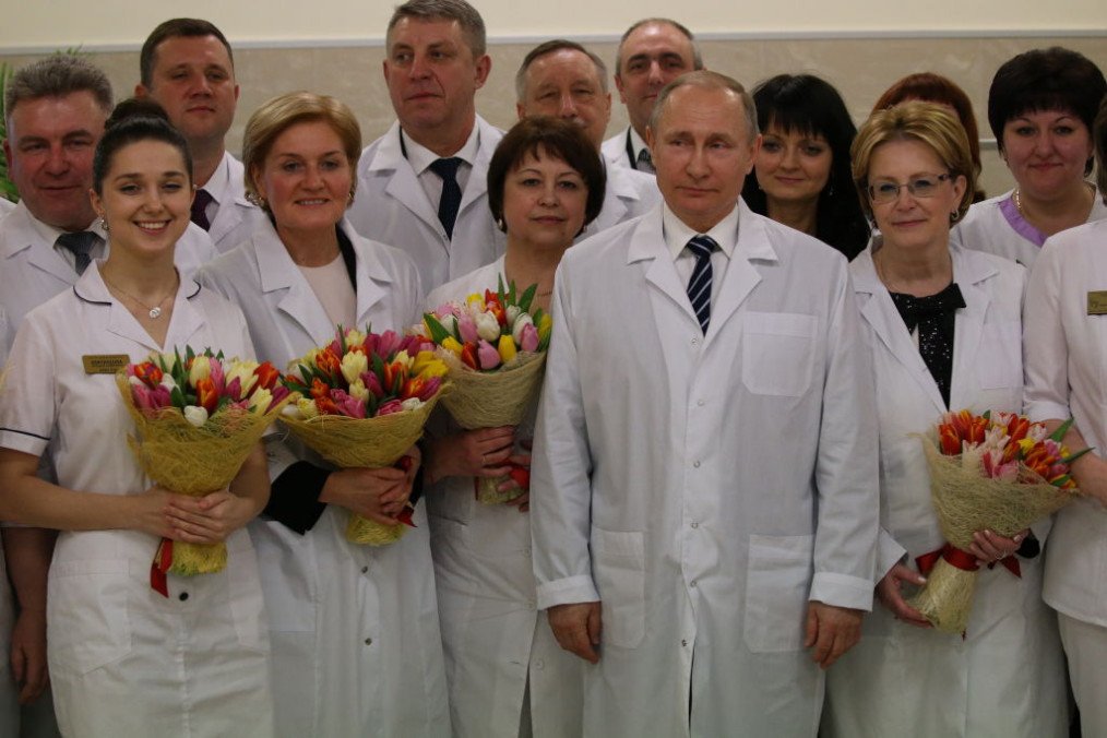 Illustrative image: Russian leader Vladimir Putin (C) poses for a photo as he is visiting the Perinatal Center on March 8, 2017 in Bryansk, Russia. (Source: Getty Images)