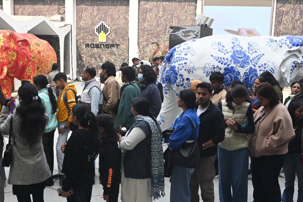 People visit Dream Vision, an introspective solo Art exhibition National Artist of the Russian Federation on December 13, 2025 in New Delhi, India. Illustrative image. (Photo: Sonu Mehta/Hindustan Times via Getty Images)