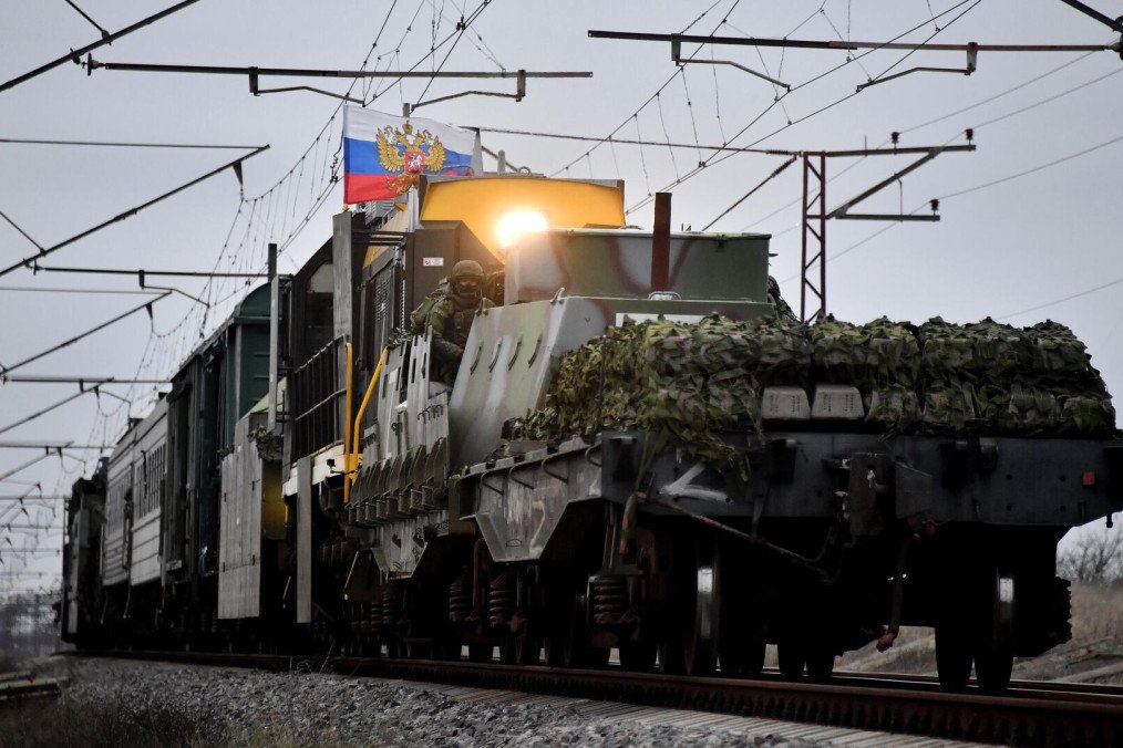 Ukrainian Forces Destroy Russian Locomotive for the First Time in Targeted Strike, Video Ukrainian Forces Destroy Russian Locomotive for the First Time in Targeted Strike, Video