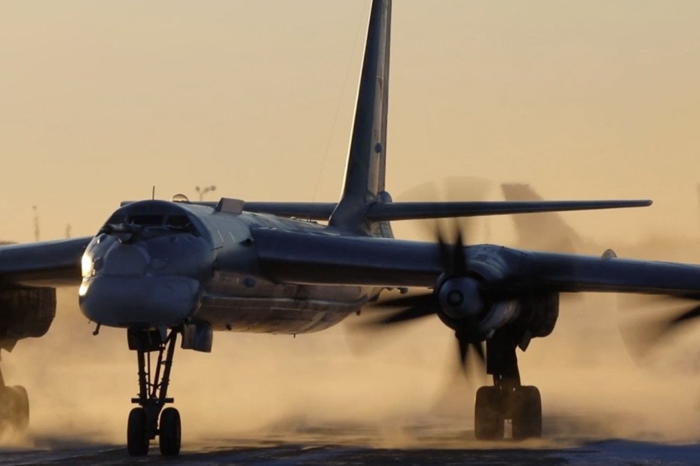 A Russian Tu-95MS strategic bomber flies over the Sea of Japan during a long-range training mission escorted by Su-35S and Su-30SM fighter jets on January 21, 2026. Illustrative photo. (Source: Getty Images) A Russian Tu-95MS strategic bomber flies over the Sea of Japan during a long-range training mission escorted by Su-35S and Su-30SM fighter jets on January 21, 2026. Illustrative photo. (Source: Getty Images)