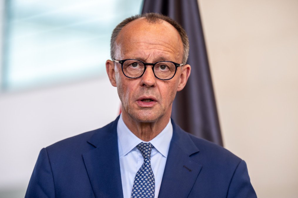 German Chancellor Merz Reaffirms Strong Support for Ukraine in Bundestag Speech