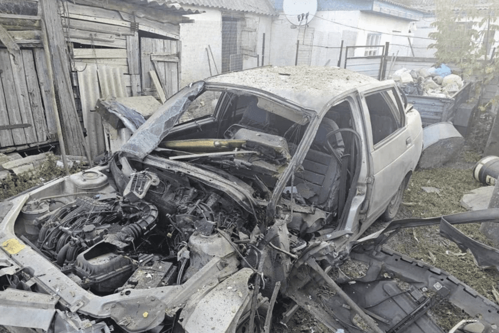 A civilian vehicle destroyed in a Russian FPV drone strike in Ukraine’s Zaporizhzhia region on August 6, 2026. The attack was one of several reported across the district that injured at least three civilians. (Source: Akzent)