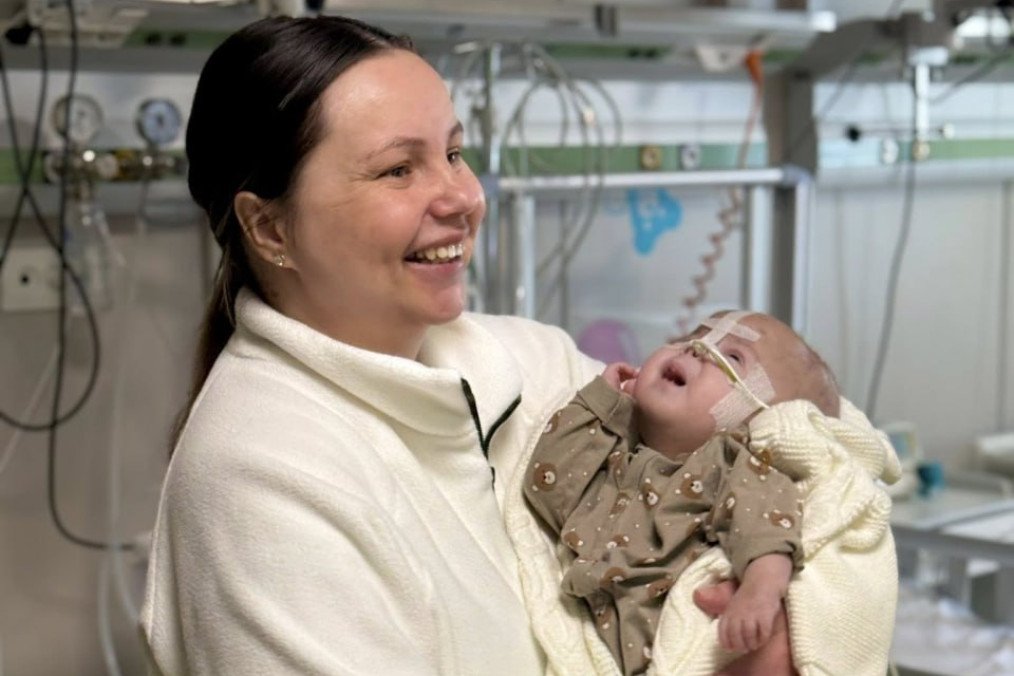Nine-month-old Eva and her mother at the Okhmatdyt hospital before returning home to Moldova. (Source: Okhamadyt/Facebook)