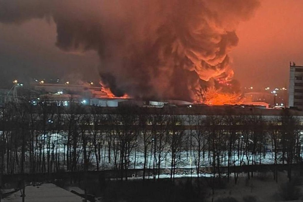 Russian Factories in Rostov and Leningrad Regions Targeted by Drones, Causing Major Fires