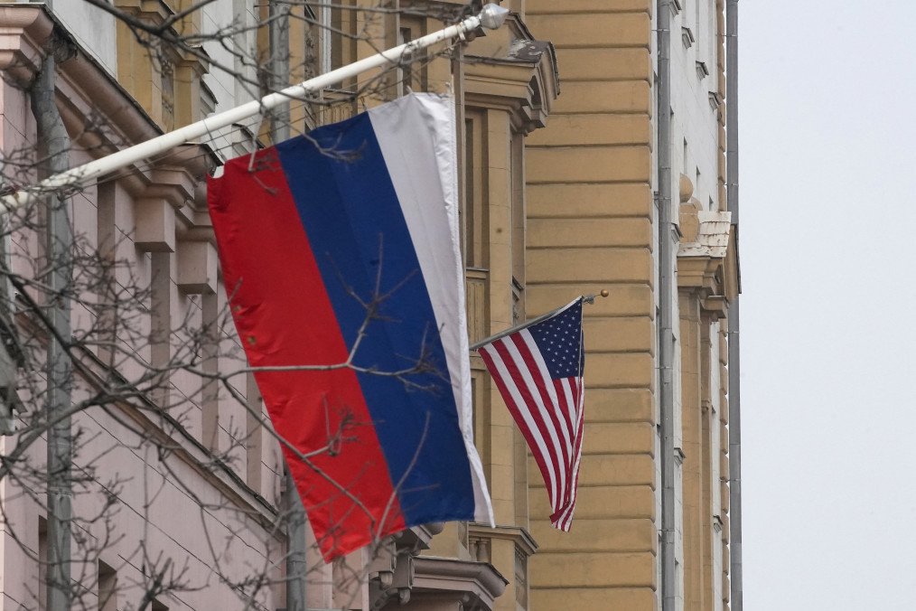 US Lawmaker Seeks Total Trade Ban With Russia After Drone Strikes Hit Poland