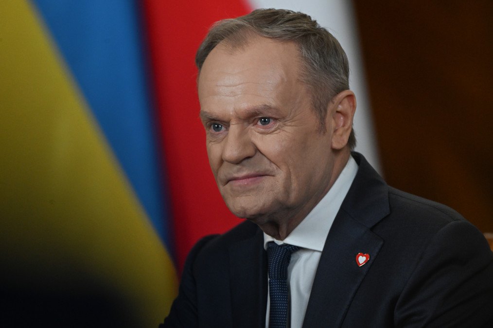 Polish PM Tusk Says Peace Negotiations With Russia “Still Far,” Calls for Unity With Ukraine :President of Ukraine Volodymyr Zelenskyy meets with Polish Prime Minister Donald Tusk (pictured) in Warsaw, Mazovian Voivodeship, Poland, on December 19, 2025. (Source: Getty Images)