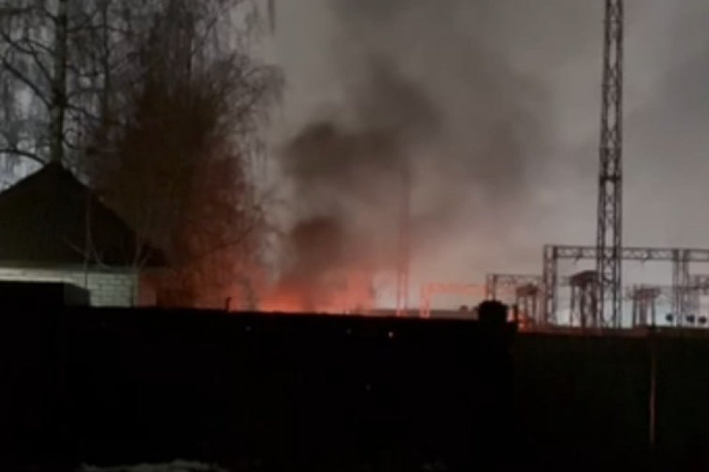 Smoke and flames rise from a power substation in Bryansk region, Russia, following a sabotage operation carried out by the Ukrainian partisan movement ATESH. (Photo: ATESH)
