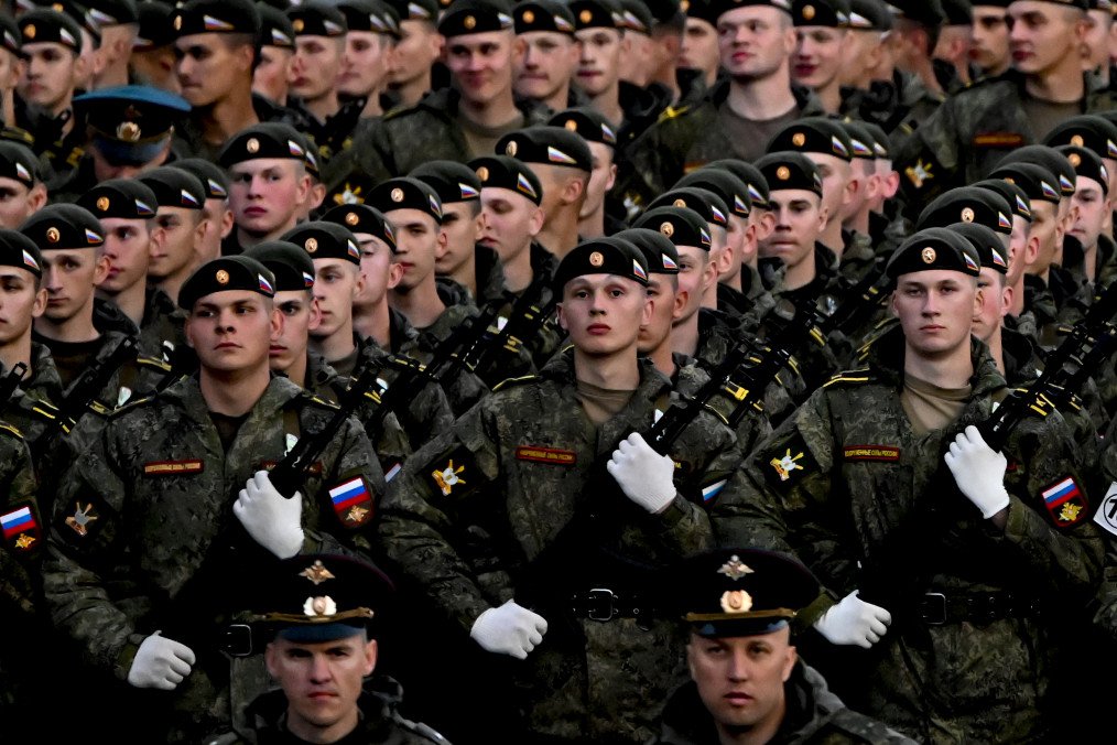 Russia Sends Draft Officers to the Front After Failing Recruitment Targets Troops march towards the Red Square to attend the rehearsal of Victory Day military parade at Red Square in Moscow, Russia on May 3, 2025. Illustrative photo. (Source: Getty Images)