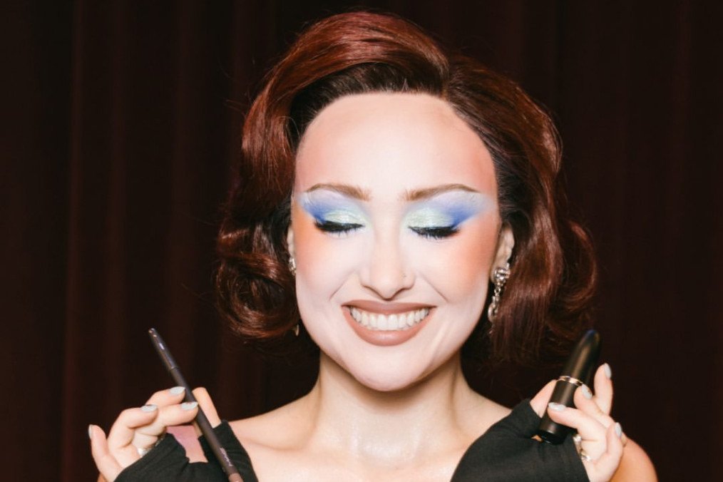 Chappell Roan promotes her MAC Cosmetics lip combo. (Source: @chappellroan/Instagram)