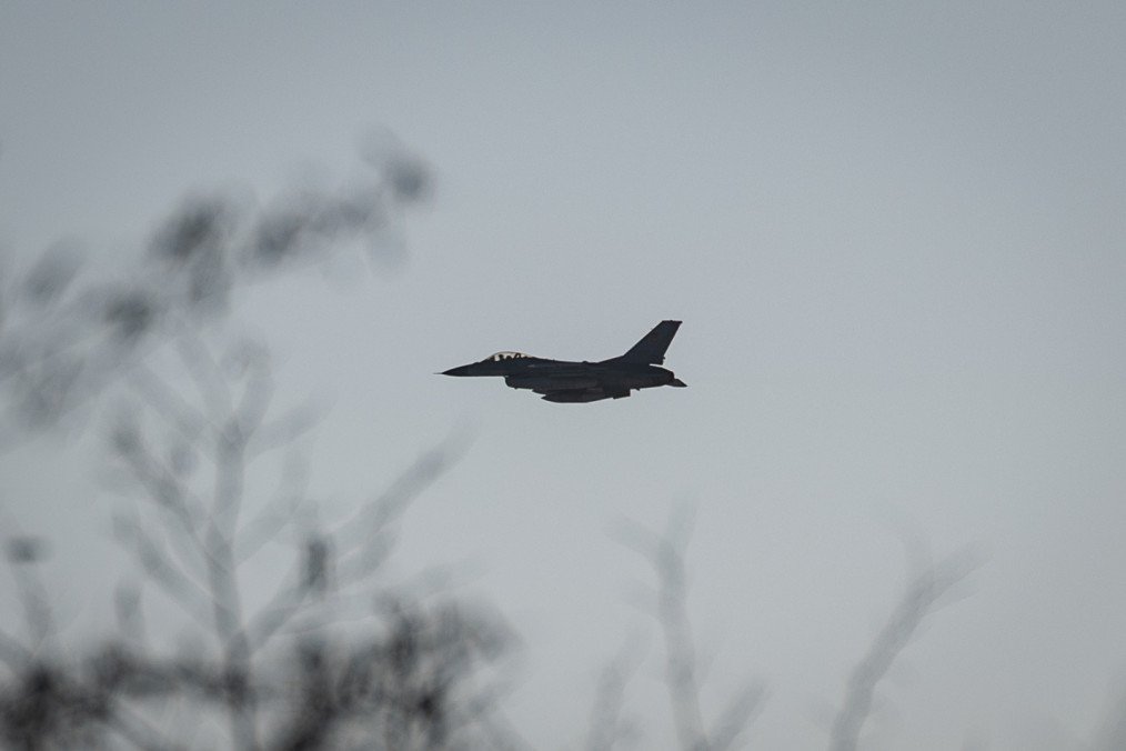 Ukrainian F-16 Crashes During Combat Mission, Pilot Ejects Safely Ukrainian Air Force F-16 jet. (Source: Getty Images)