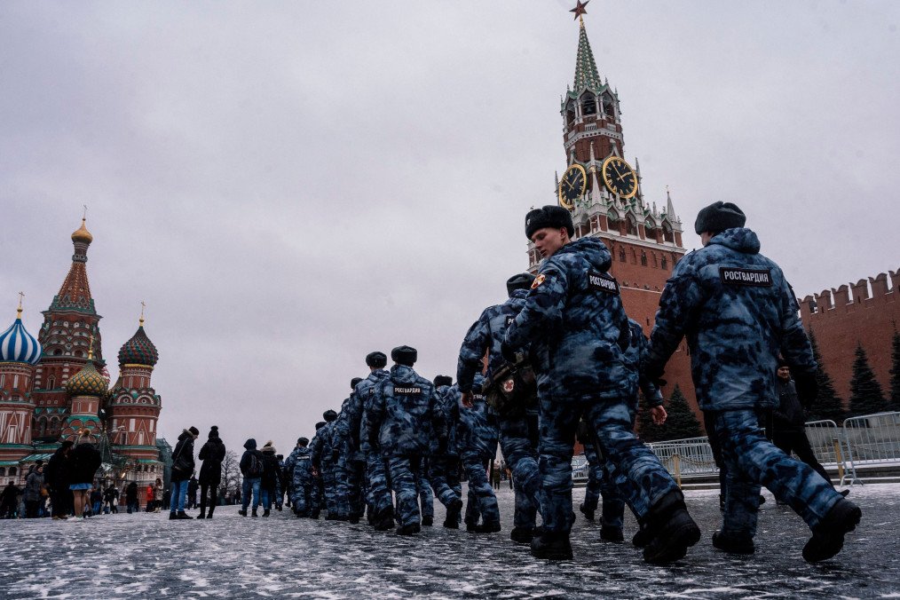 Russian National Guard servicemen patrol near Red Square in Moscow, on December 30, 2019. (Photo: Getty Images)