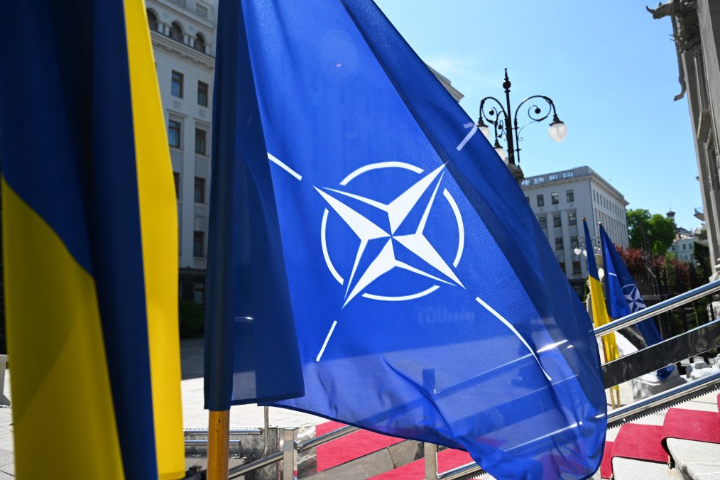 The US Signals Readiness to Invite Ukraine to NATO, Le Monde Reports