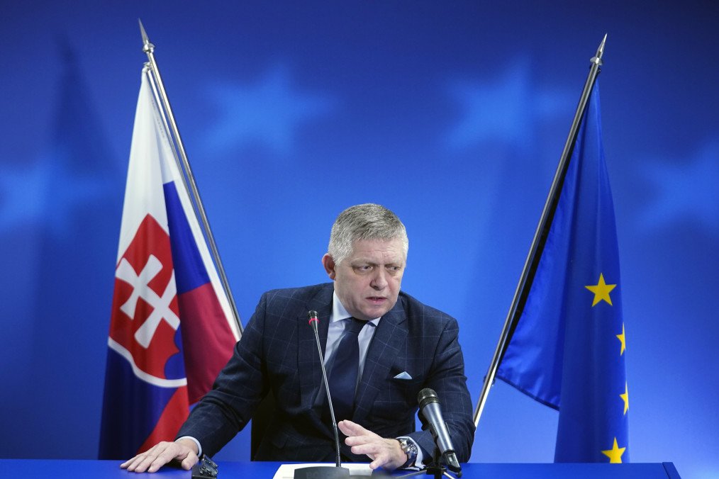 Slovak PM Fico Demands Russian Gas Transit Resumption, Threatens Aid Cuts to Ukraine