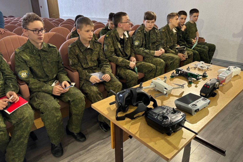 Russian Schools Teach Students to Destroy German Leopard Tanks With Drones