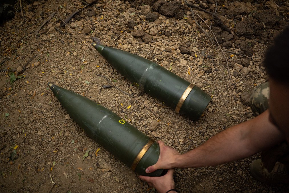 Ukrainian artillery shells are pictured as a squad awaits orders on the left bank of the Dnipro River in Kherson, Ukraine, on August 11, 2025. (Source: Getty Images) Ukrainian artillery shells are pictured as a squad awaits orders on the left bank of the Dnipro River in Kherson, Ukraine, on August 11, 2025. (Source: Getty Images)