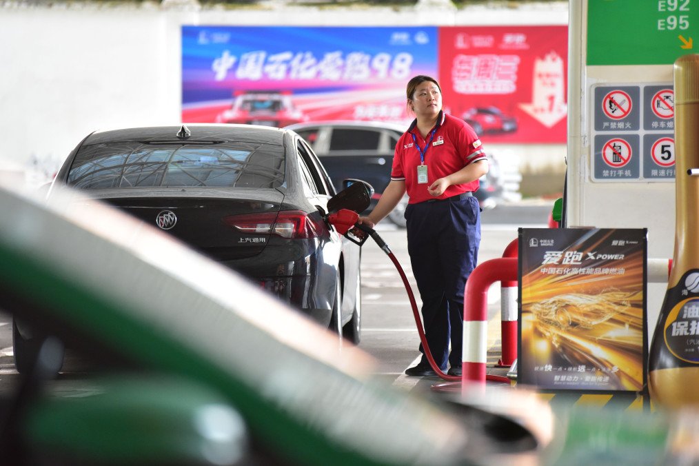 A worker refuels a vehicle at a gas station in Fuyang, Anhui Province, China, on July 3, 2026. Illustrative photo. (Source: Getty Images) A worker refuels a vehicle at a gas station in Fuyang, Anhui Province, China, on July 3, 2026. Illustrative photo. (Source: Getty Images)