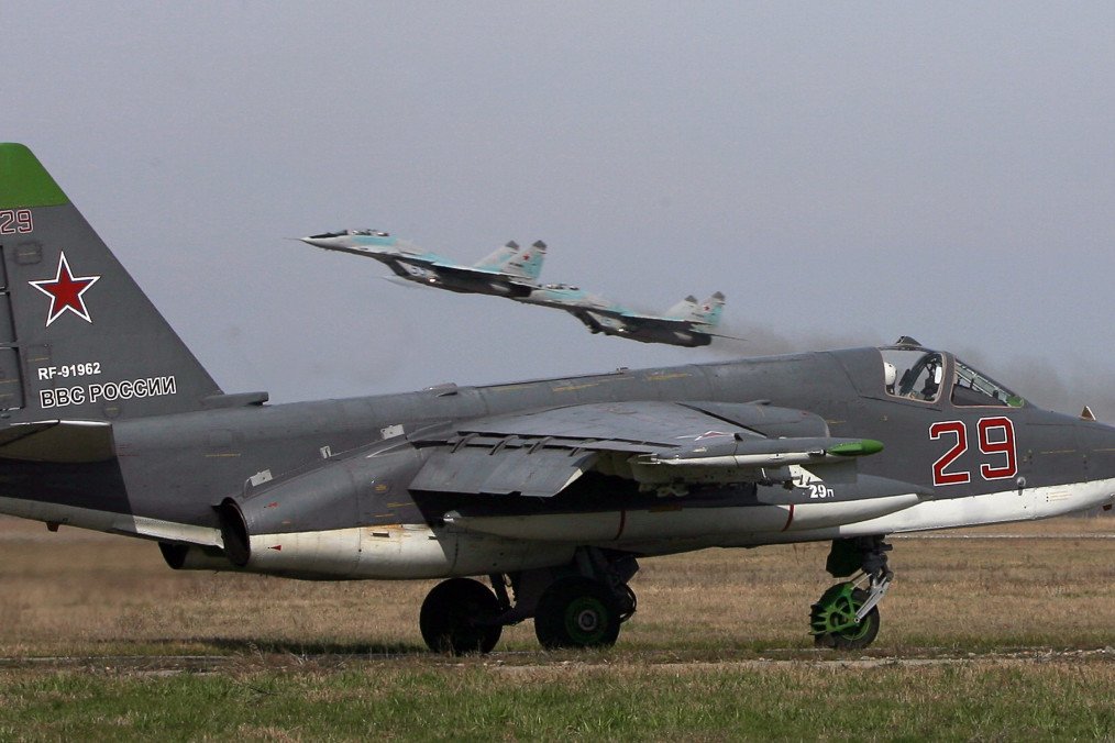 Ukrainian Forces Shoot Down Russian Su-25 Jet Near Toretsk, Video