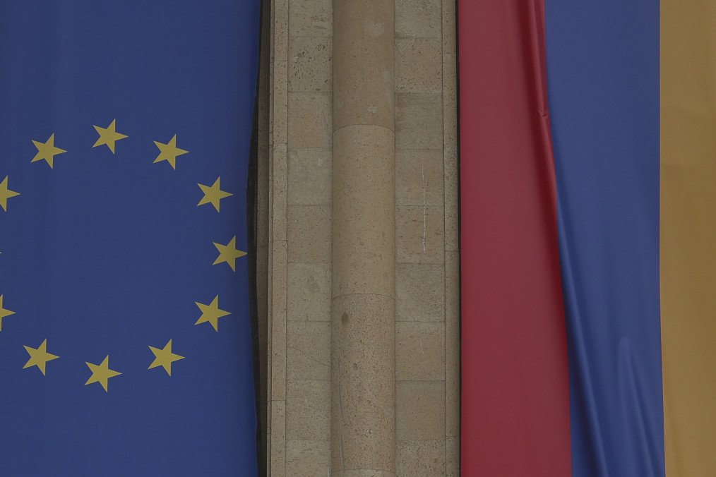 European Commission Accuses Russia of Launching Hybrid Campaign to Swing Armenia Elections The EU and Armenian flags. (Source: Getty Images)