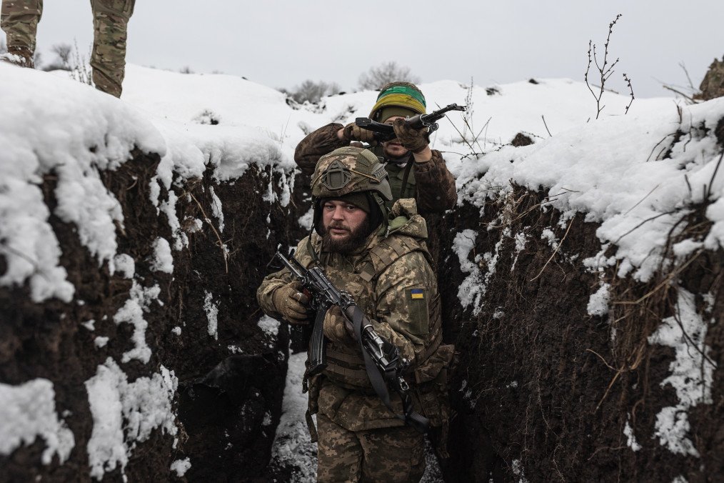Ukrainian infantry soldiers from the 156th Brigade train at a snow-covered training ground. (Source: Getty Images)
