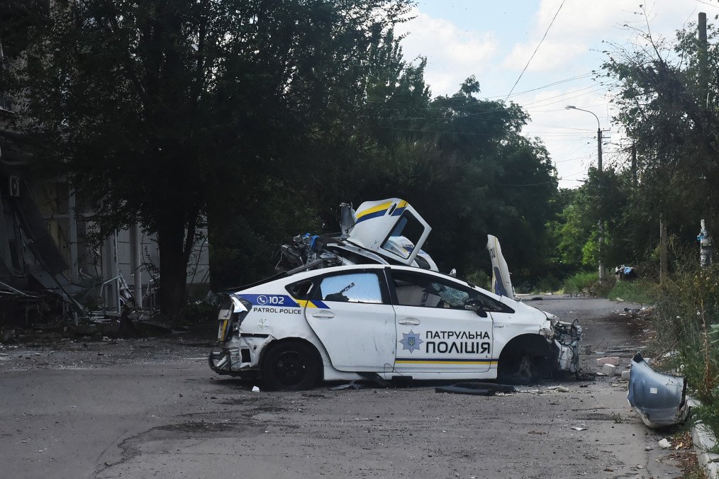 Russian Drone Strikes Police Vehicle in Kupiansk, Ukraine, One Officer Killed