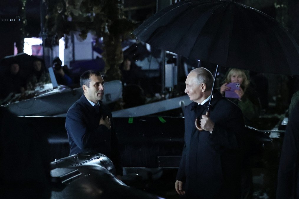 Ildar Tazutdinov (L) presents Russia’s new jet-powered attack drones to Vladimir Putin during the Center-2026 military exercises on October 2, 2026. (Source: Getty Images)