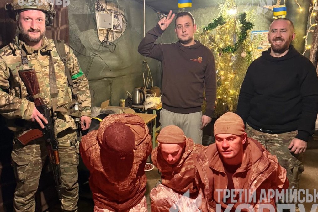 Ukrainian soldiers and captured Russian troops in Lyman, January 2026. (Photo: 63rd Mechanised Brigade) Ukrainian soldiers and captured Russian troops in Lyman, January 2026. (Photo: 63rd Mechanised Brigade)
