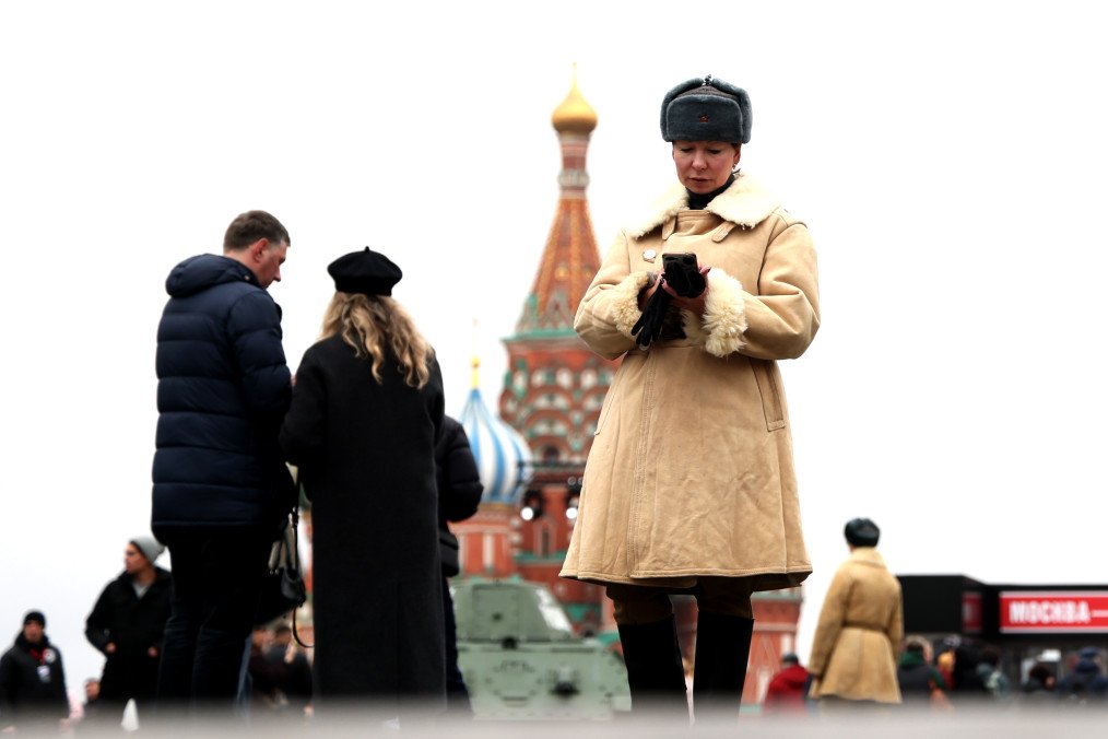 People are seen in Red Square as it hosts a display of WWII Red Army military hardware in Moscow, Russia, on 7 November, 2025. Illustrative photo. (Source: Getty Images)