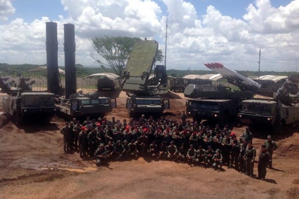 Russian‑made S‑300V, Buk, and Pechora‑2M air defense systems positioned near Caracas. (Photo: Open source)