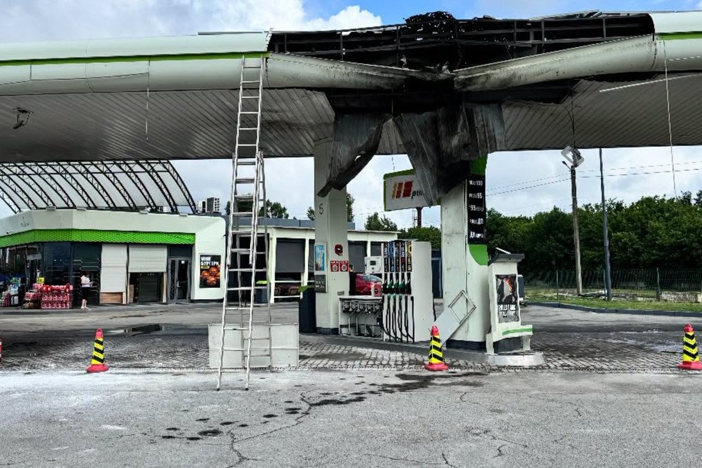Russia Targets 100 Ukrainian Gas Stations in One Month, Failing to Disrupt Fuel Supplies An OKKO gas station damaged in Pyriatyn, Poltava region. (Source: Suspilne News)