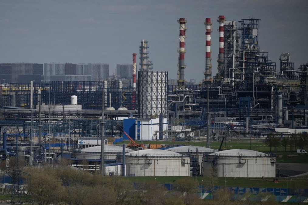 A view shows the Russian oil producer Gazprom Neft’s Moscow oil refinery on the south-eastern outskirts of Moscow. (Source: Getty Images)