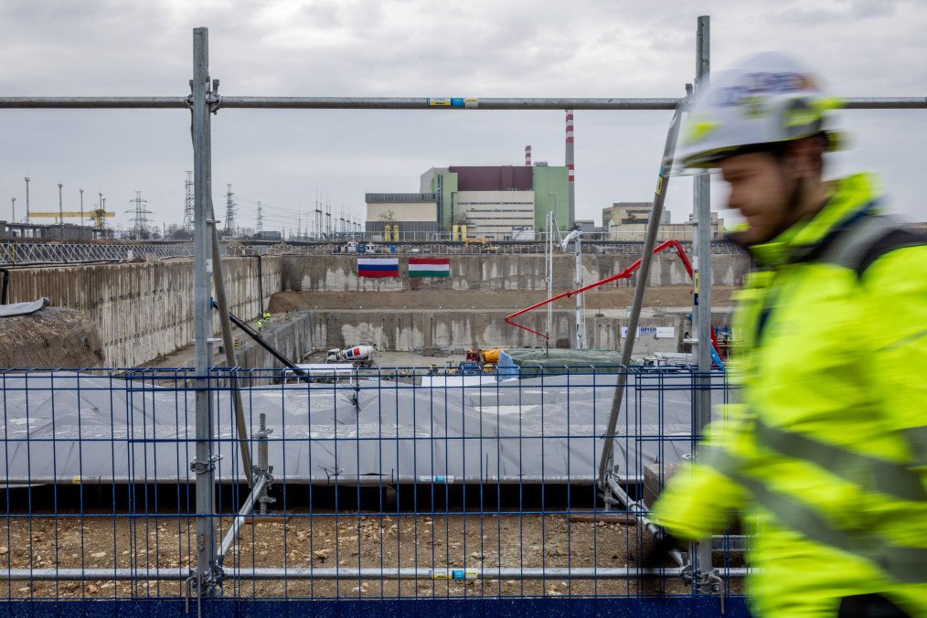 Workers prepare reactor unit No. 5 during the first concrete pouring ceremony at Hungary’s Russian-led Paks II nuclear power plant project, February 2026. (Source: Getty Images)