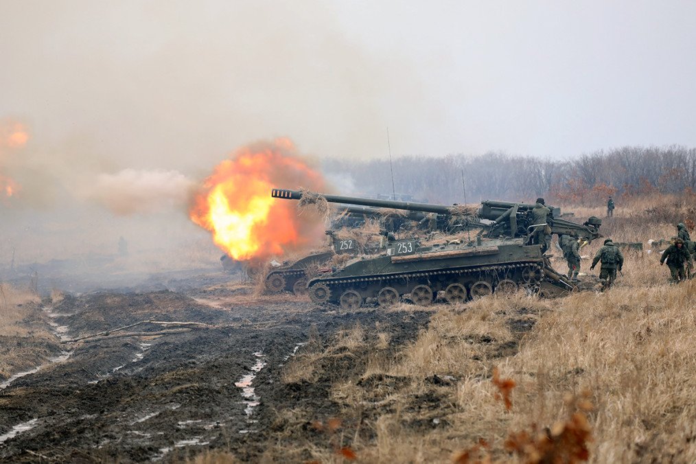 Russian 2S5 self-propelled cannon of the 305th Artillery Brigade during exercise. (Source: Wikimedia)