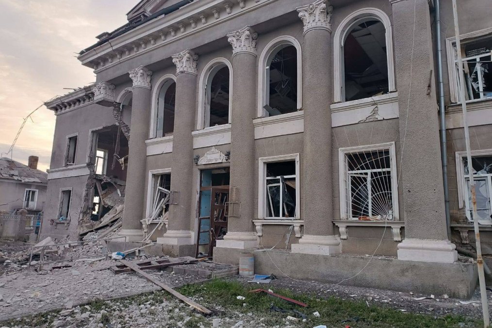 Russian Shelling Injures Six in Kharkiv, Damages Buildings