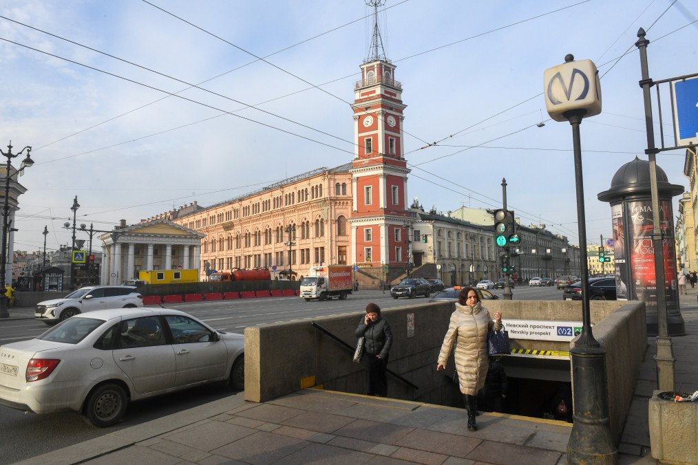 People exit the Nevsky Prospekt metro station in St. Petersburg. (Source: Getty Images)