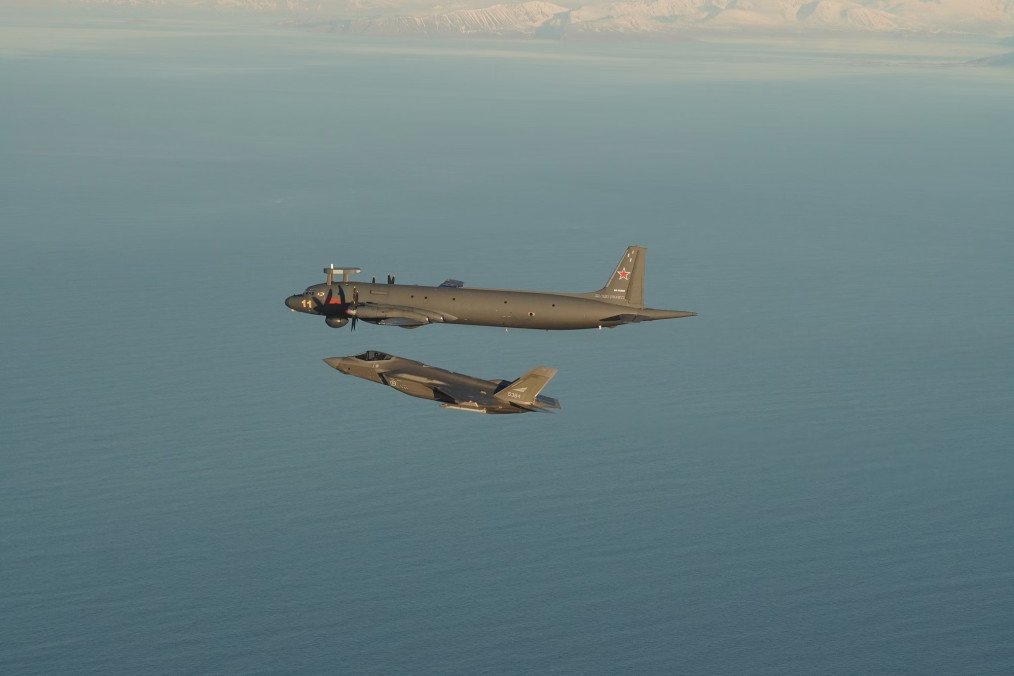 Norwegian F-35 fighter jet identifies a Russian Ilyushin Il-38 maritime patrol aircraft during an interception mission. (Source: Norwegian Armed Forces)