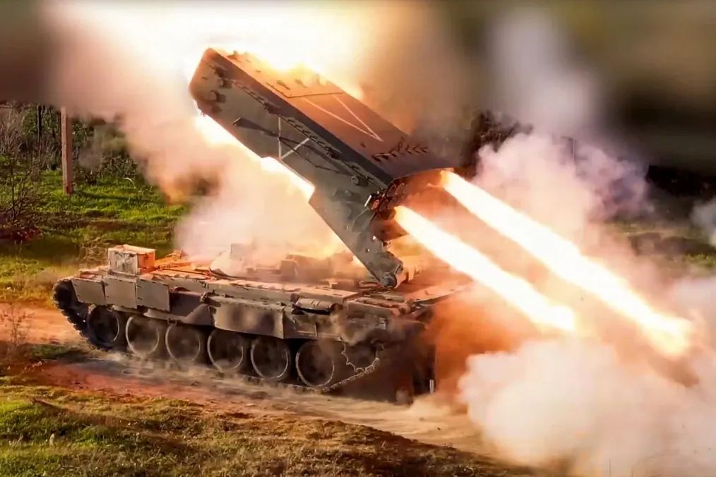 Ukraine Blows Up Rare Russian TOS-1A “Solntsepyok” Flamethrower Tank in Drone Strike, Video