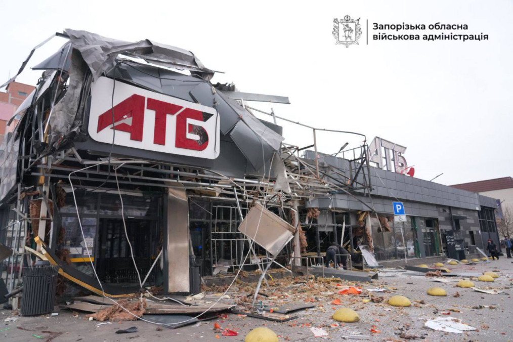 Russian Strike Hits Zaporizhzhia Grocery Store, Wounding 6 Including Child Russian Strike Hits Zaporizhzhia Grocery Store, Wounding 6 Including Child
