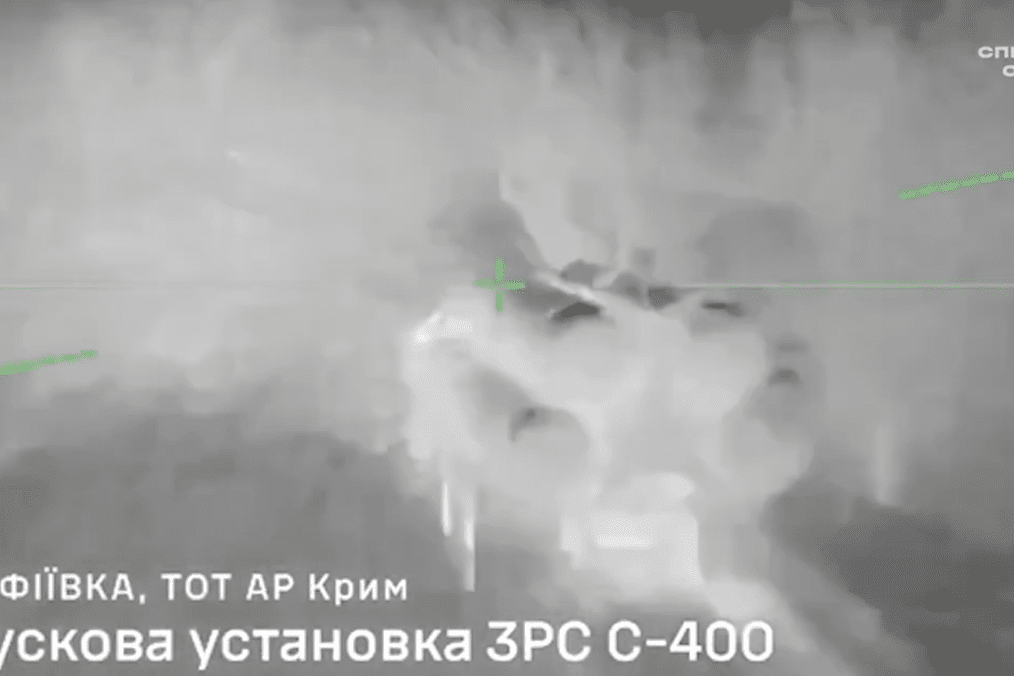 Thermal drone footage showing a Russian S-400 air defense launcher targeted in Sofiivka, temporarily occupied Crimea. (Source: Ukrainian Special Operations Forces) Thermal drone footage showing a Russian S-400 air defense launcher targeted in Sofiivka, temporarily occupied Crimea. (Source: Ukrainian Special Operations Forces)