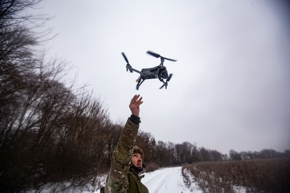 Ukrainian Commander-in-Chief Announces New Drone Units to Strengthen Northern Border With Belarus Ukrainian army soldiers release a reconnaissance drone on the Sumy front, in Sumy, Ukraine, on January 28, 2026. (Source: Getty Images)