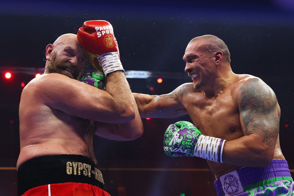 Oleksandr Usyk Defeats Tyson Fury in Riyadh Rematch, Becomes Undisputed Heavyweight Champion