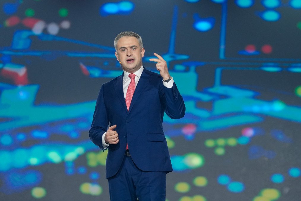 Poland Probes Foreign-Funded Ads Amid Suspected Russian Election Interference Poland Probes Foreign-Funded Ads Amid Suspected Russian Election Interference