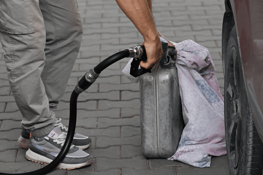 A man fills a fuel canister with fuel at a gas station in temporarily occupied Crimea, Ukraine. (Photo: open source) A man fills a fuel canister with fuel at a gas station in temporarily occupied Crimea, Ukraine. (Photo: open source)