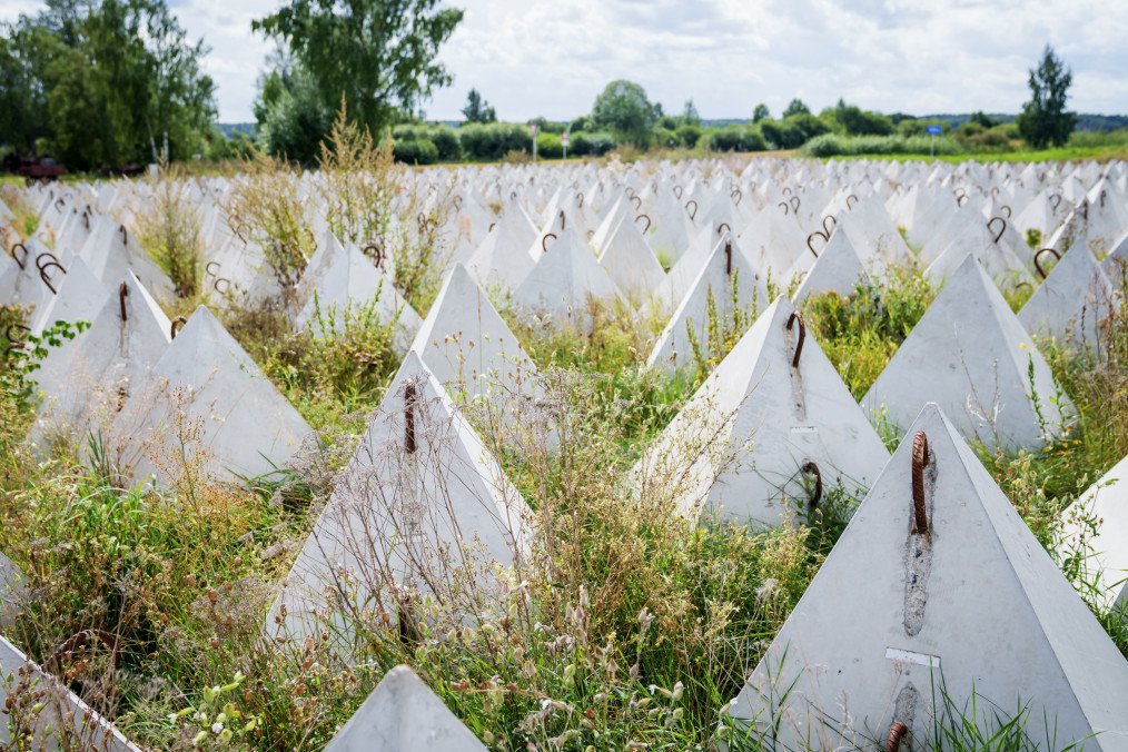 Concrete anti-tank obstacles known as “dragon’s teeth” near the Latvia-Belarus border in Piedruja, Latvia, on August 17, 2026. (Source: Getty Images)