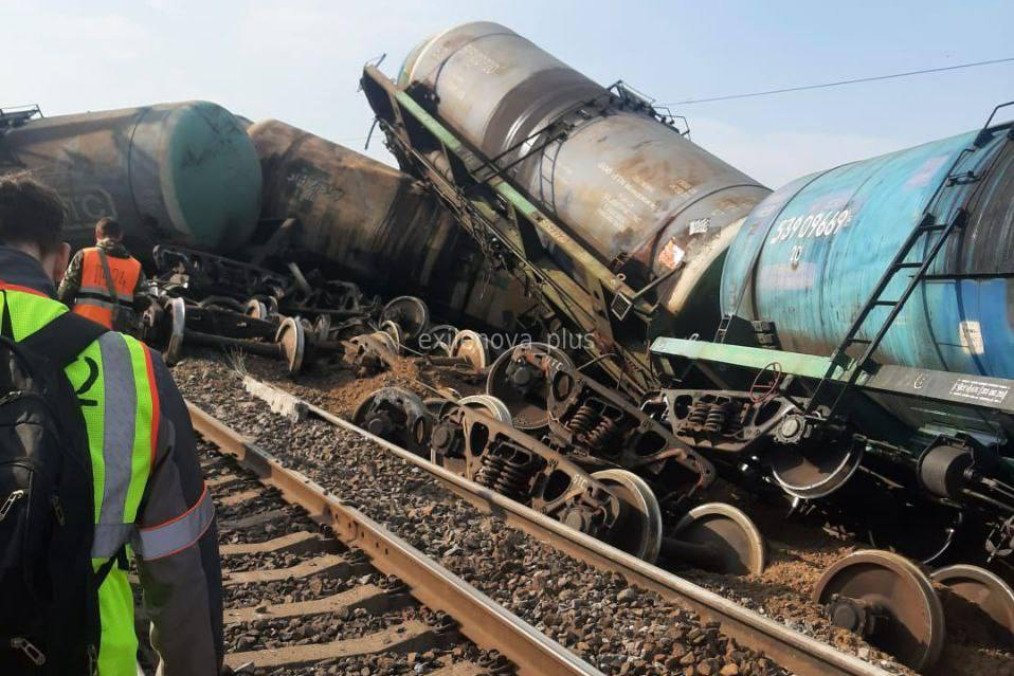 Ukraine Reportedly Blows Up Russian Rail Lines, Wipes Out Fuel Trains Supplying the Front Ukraine Reportedly Blows Up Russian Rail Lines, Wipes Out Fuel Trains Supplying the Front