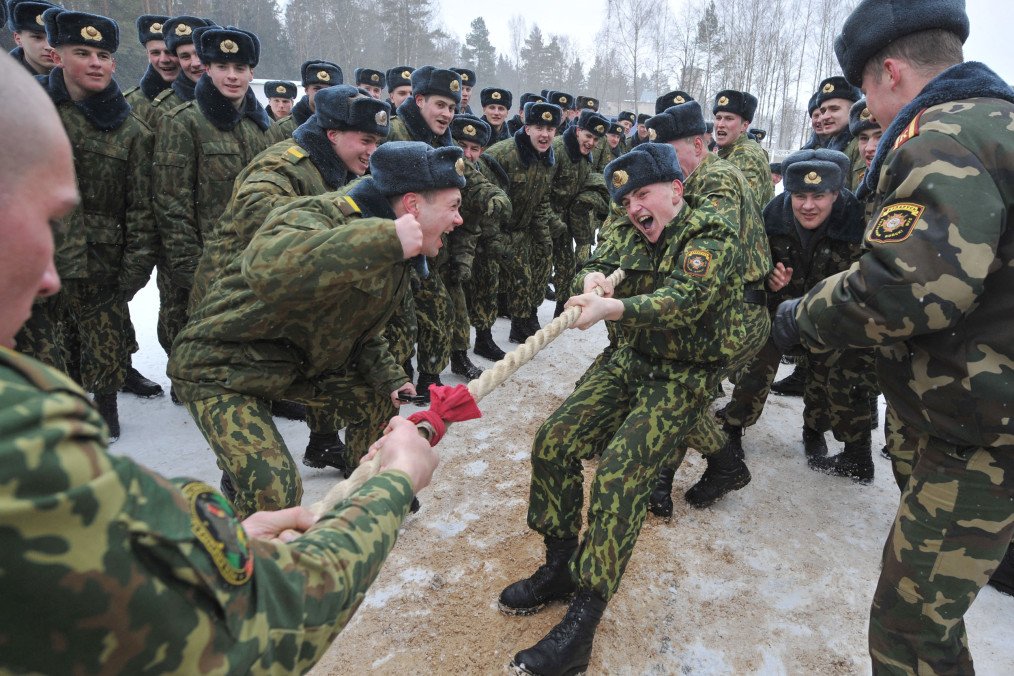 Belarus interior troops encourage their team as they compete in a tug of war during a sport competition near the village of Okolitsa, some 30 km north fo the capital Minsk, on March 5, 2011. Illustrative photo. (Source: Getty Images)