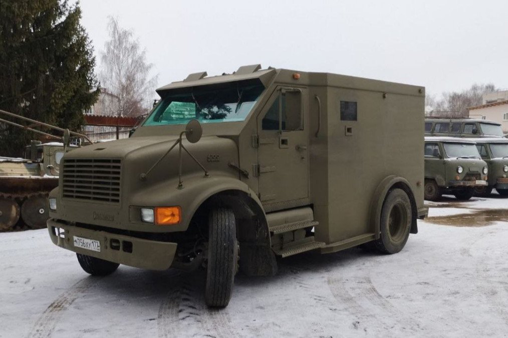 The same International 4700 armored truck that was converted to the makeshift APC by the Russian “volunteers” was usually used for transporting money and valuables in Russia. (Source: Elmustek/X)