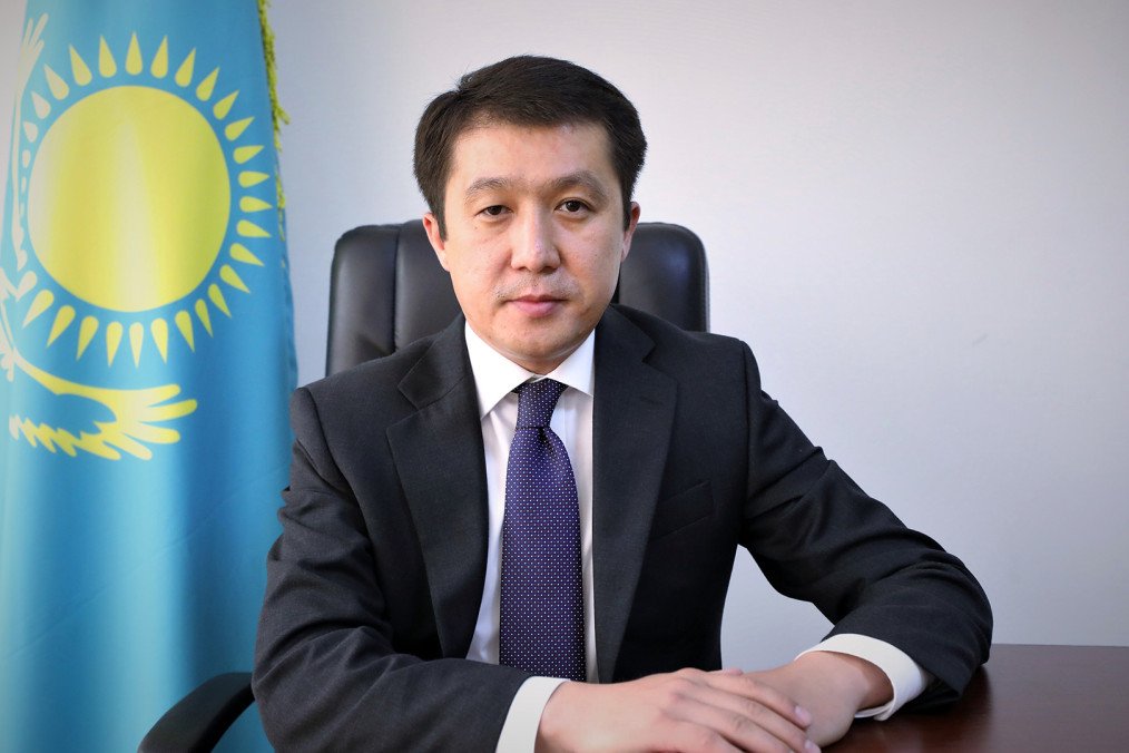 Kazakhstan's Transport Minister Blames Oxygen Tank Explosion for Plane Crash