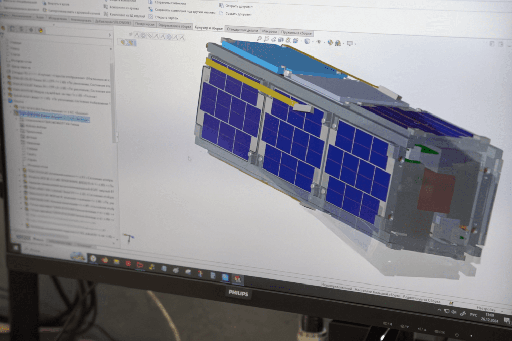 A 3D CAD model of a Geoscan satellite, integrated with the Russian “Gonets” communication system, is displayed on a computer monitor. (Source: Russian media)
