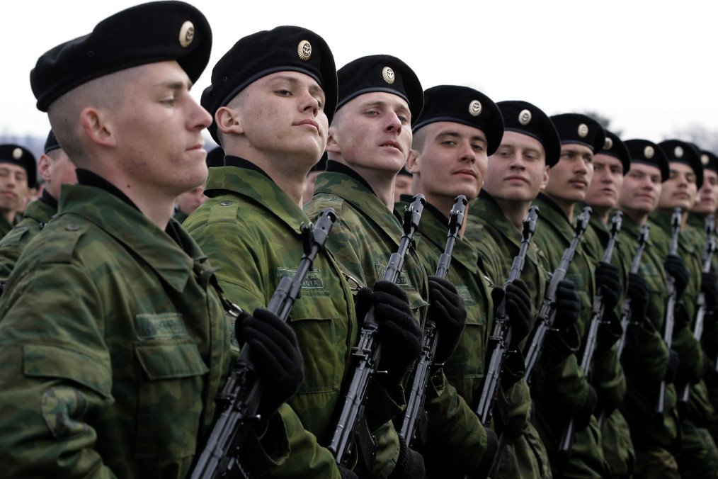 Russian soldiers march during a Victory Day parade rehearsal on April 24, 2009 in Alabino, outside Moscow, Russia. Illustrative image. (Photo: Dmitry Korotayev/Epsilon/Getty Images)